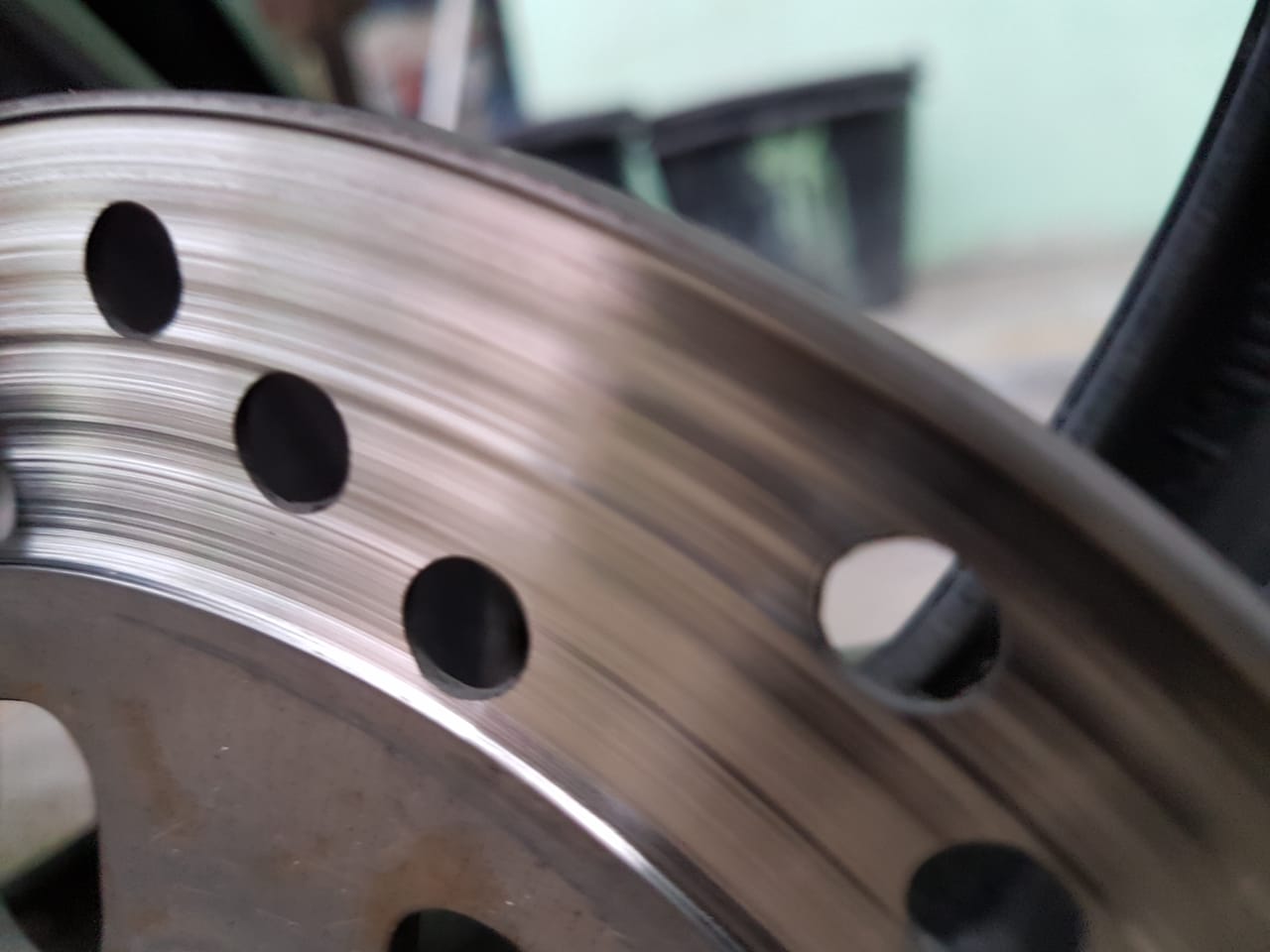 2 Penyebab Piringan Rem Cakram Motor Bekas Mendadak Tidak Rata