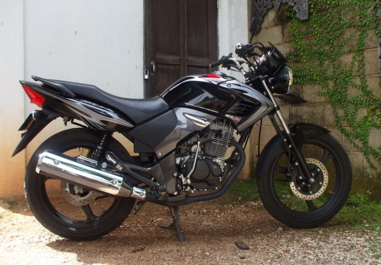 Honda, Masih Pakai Honda Tiger? Ikuti Trik Ini Agar Tangki Enggak Kemasukan Air