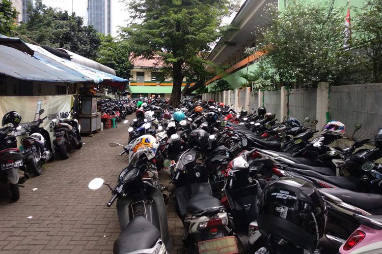 Cara Mudah Mencegah Kehilangan Helm di Parkiran, Pemilik Motor Bekas Harus Tahu