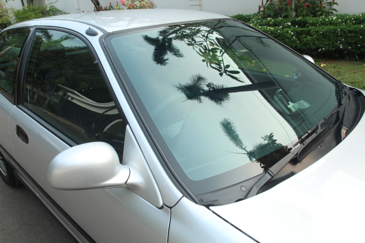 Ini Sebabnya Kaca Depan Mobil Bekas Jangan Dibersihkan Secara Ngasal