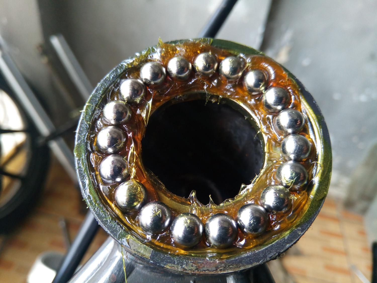 Banyak Yang Gak Tahu, Ternyata Komstir Motor Bekas Harus Sering Dikasih Grease