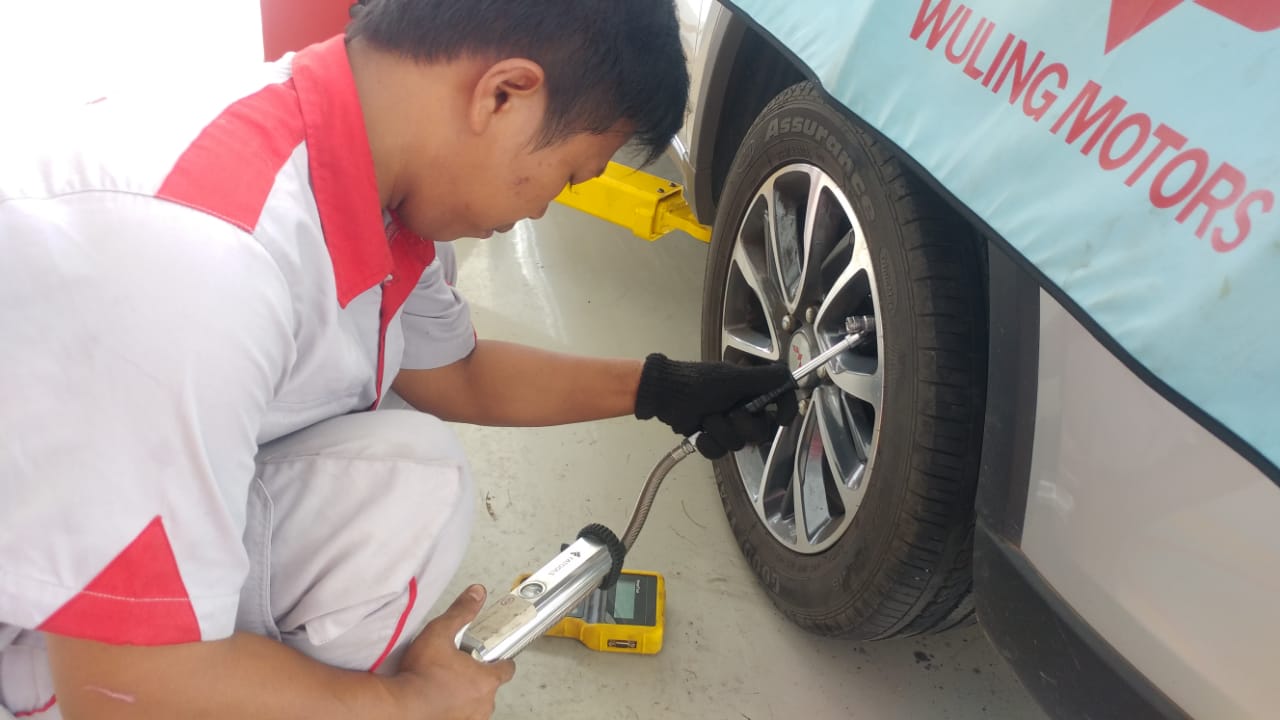 Tekanan Angin Berlebihan Bikin Keausan Ban Enggak Rata, Ini Faktanya