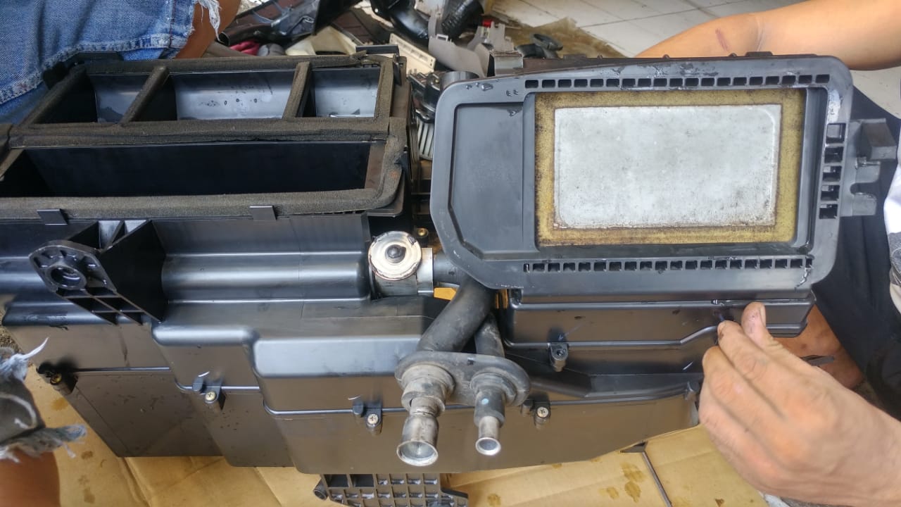 Membersihkan Blower AC Mobil Ternyata Bisa Hilangkan Bau Apek