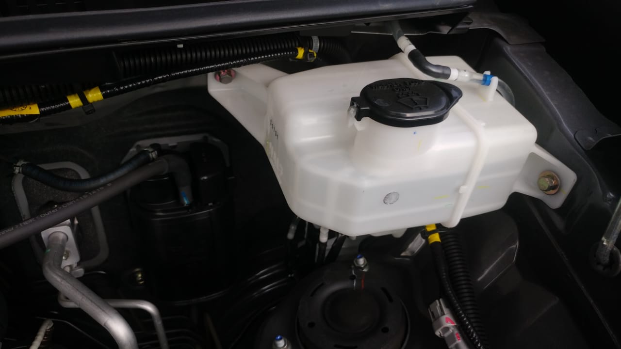 Musim Hujan, Ini Sebabnya Kenapa Air Wiper Mobil Bekas Perlu Dikuras