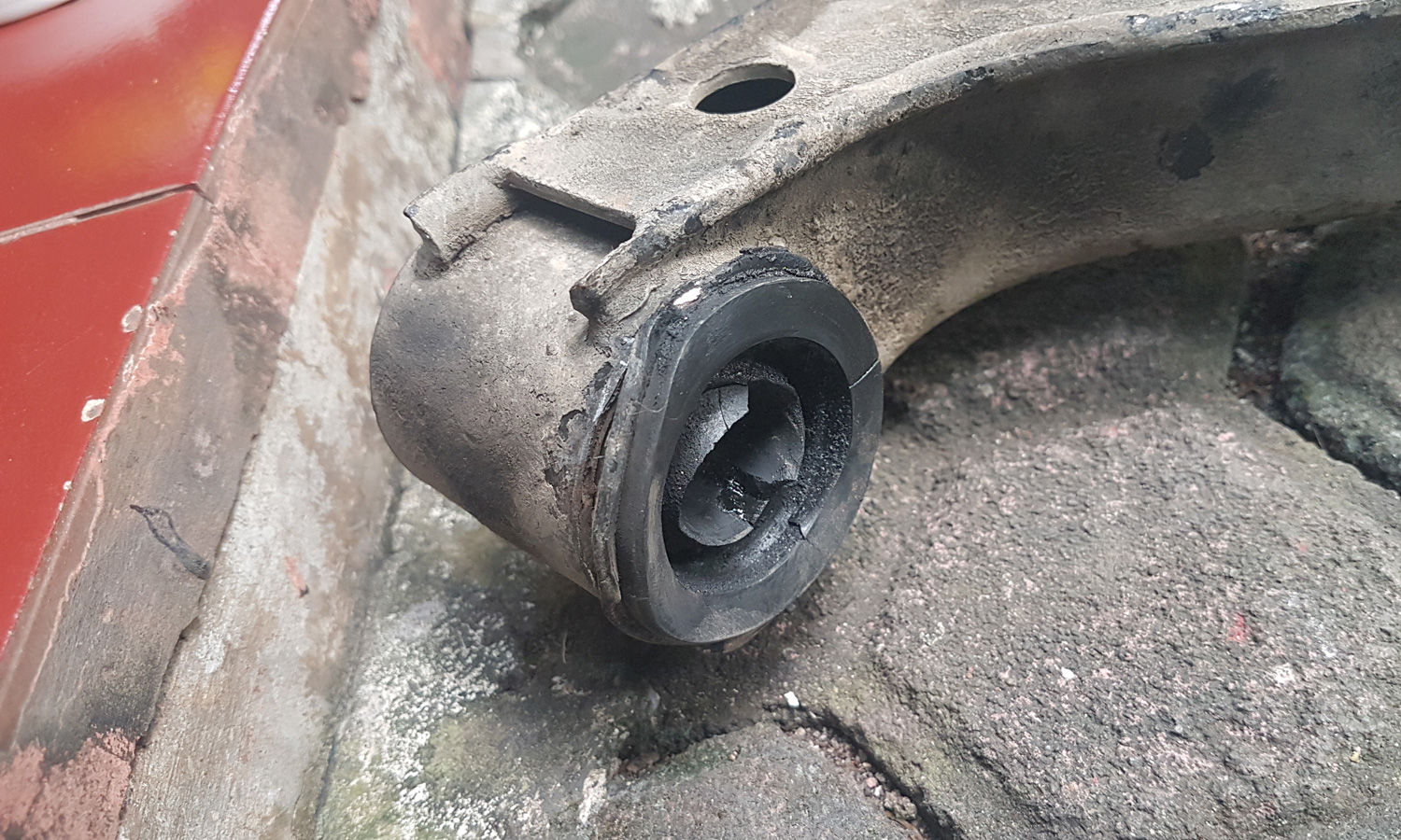 Buat Yang Belum Tahu, Begini Gejala Bushing Arm Mobil Bekas Rusak