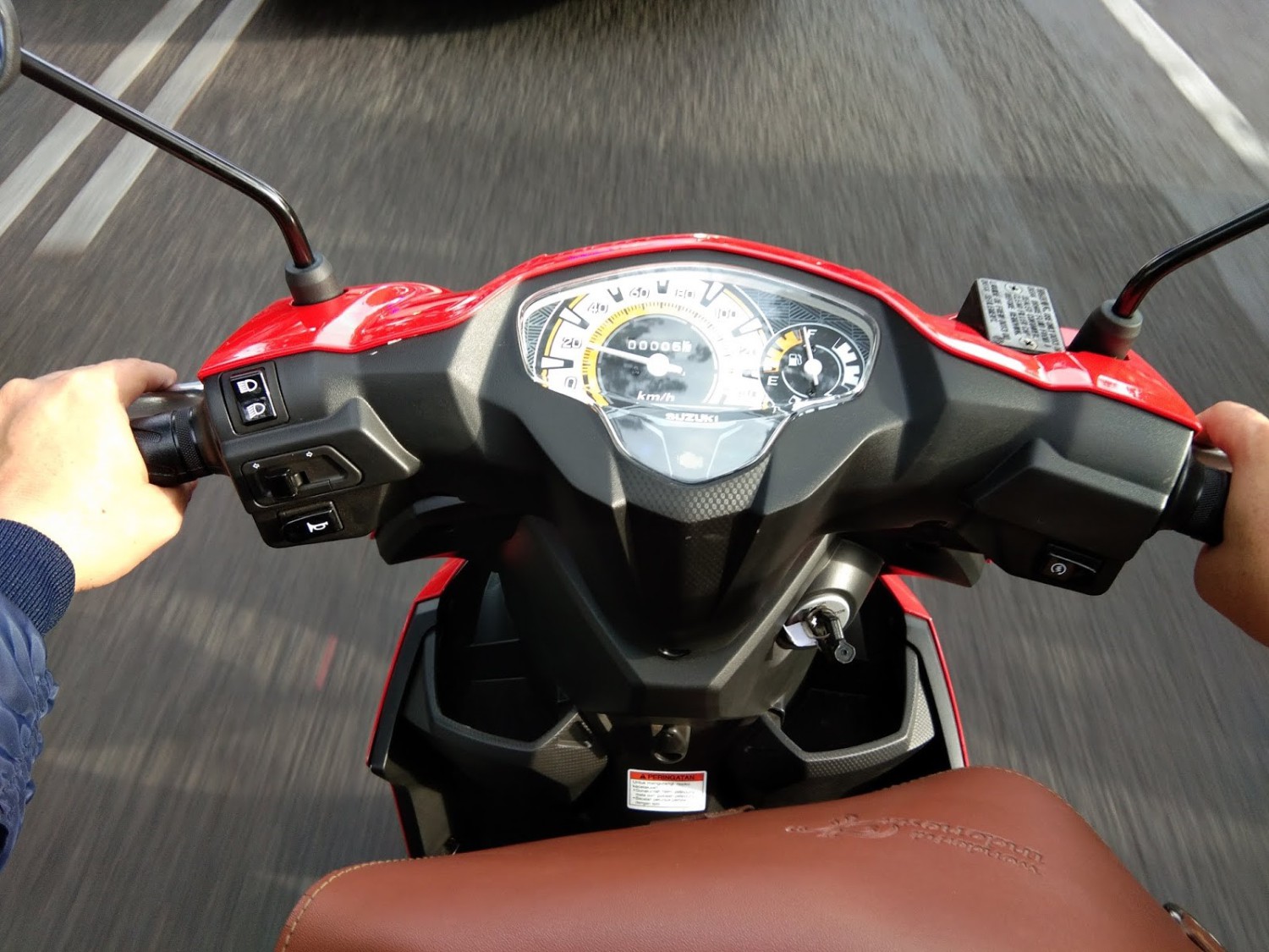 Efek Samping Menahan Rem Belakang Motor Matic Sambil Membuka Gas