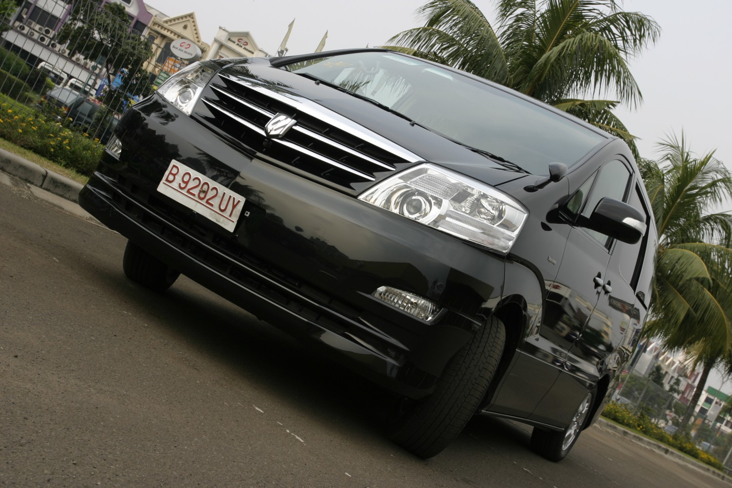 Mewah Buat Mudik, Harga Mobil Bekas Toyota Alphard 2003 Cuma Segini