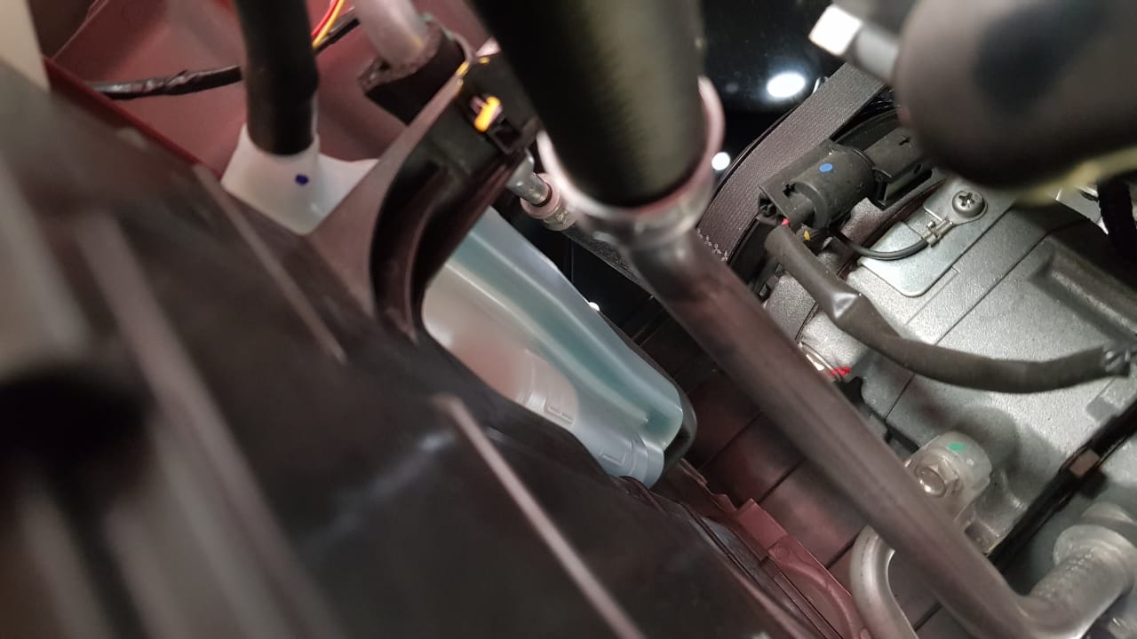 Begini Solusi Mudah Saat Tabung Reservoir Radiator Mobil Bekas Bocor