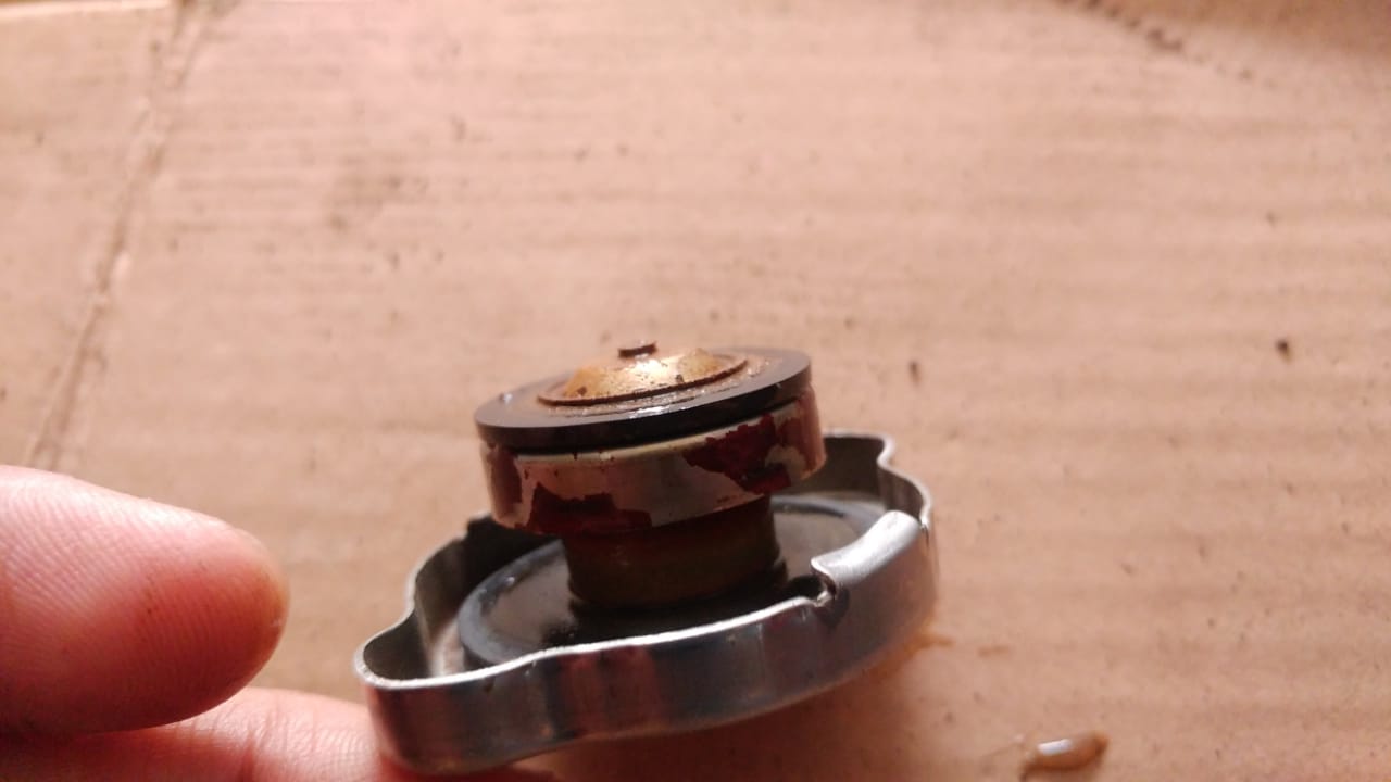 Banyak yang Terkecoh, Tutup Radiator Mobil Wajib Diganti Kalau Begini