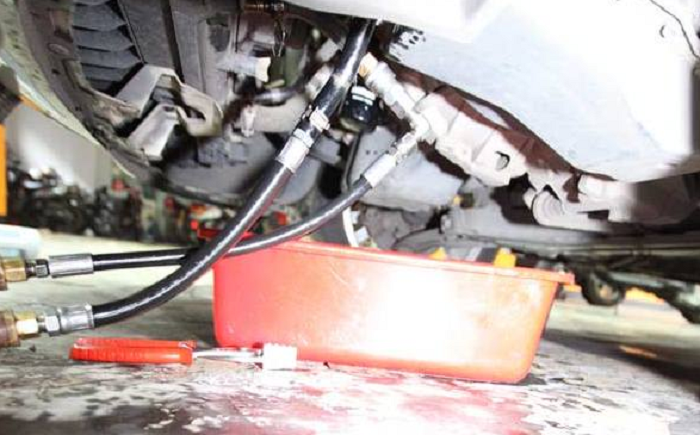 Ternyata Sepusing Ini Jika Mobil Bekas Salah Isi Oli Transmisi Matik