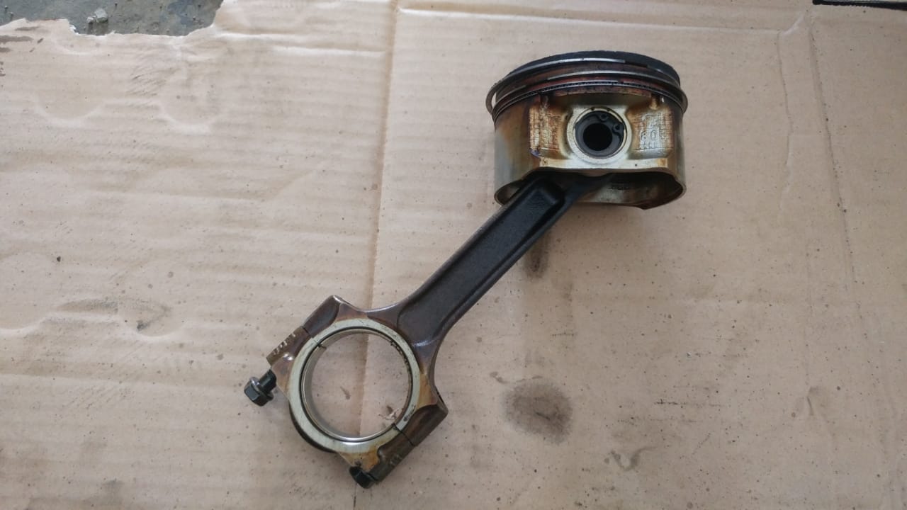 Ganti Oli Mesin Mobil Sering Telat Bikin Kantong Jebol, Ini Alasannya