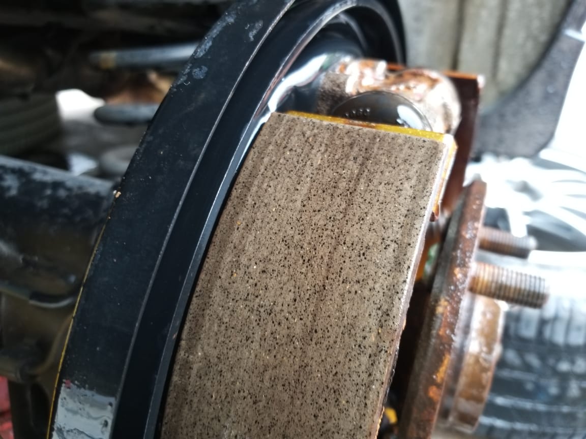 Begini Cara Pemilik Mobil Bekas Bersihkan Kampas Rem Tromol Sendiri