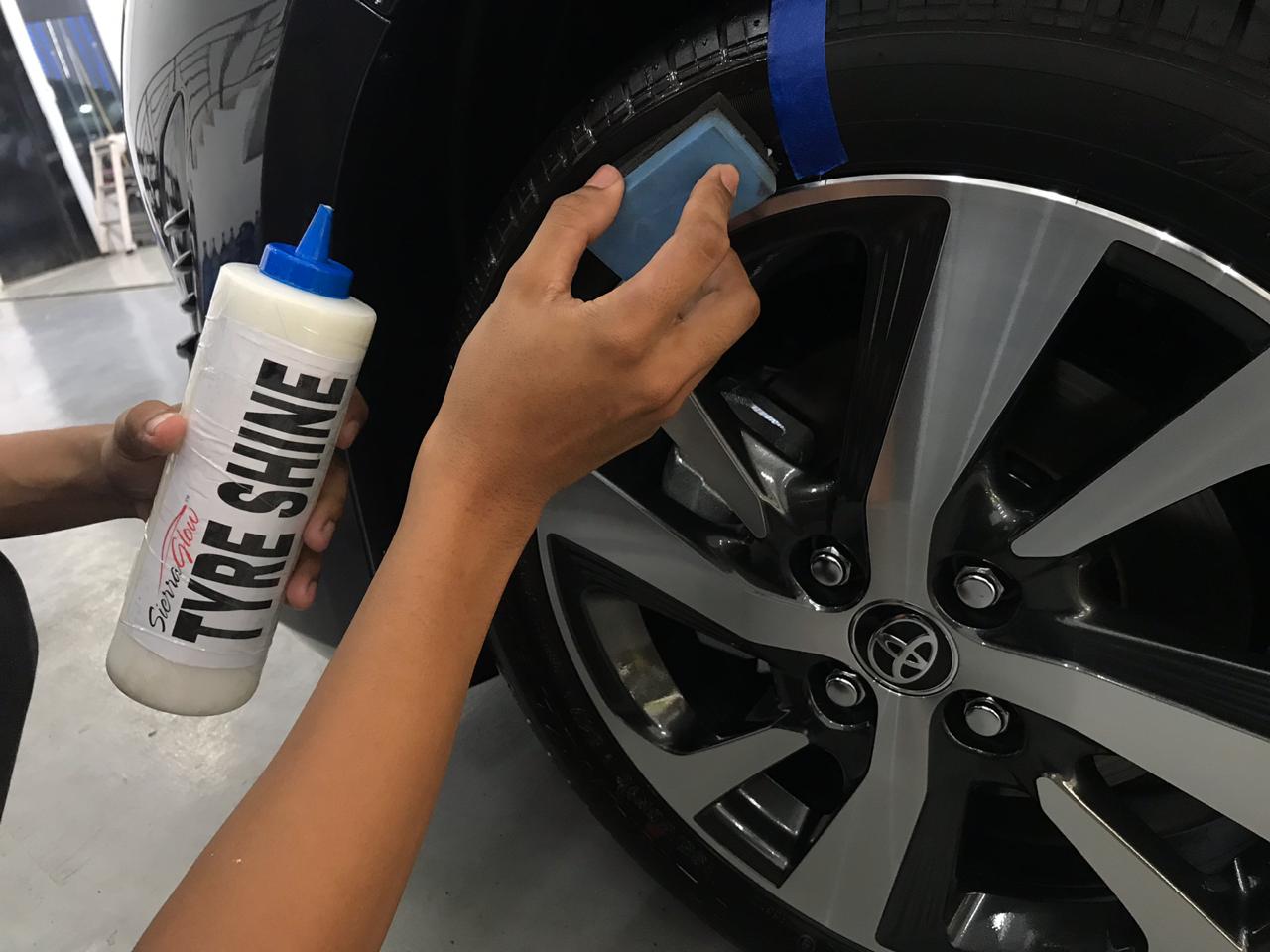 Jangan Asal Mengkilap, Ini Ciri Semir Ban Mobil Bekas Yang Bikin Karet Cepat Getas