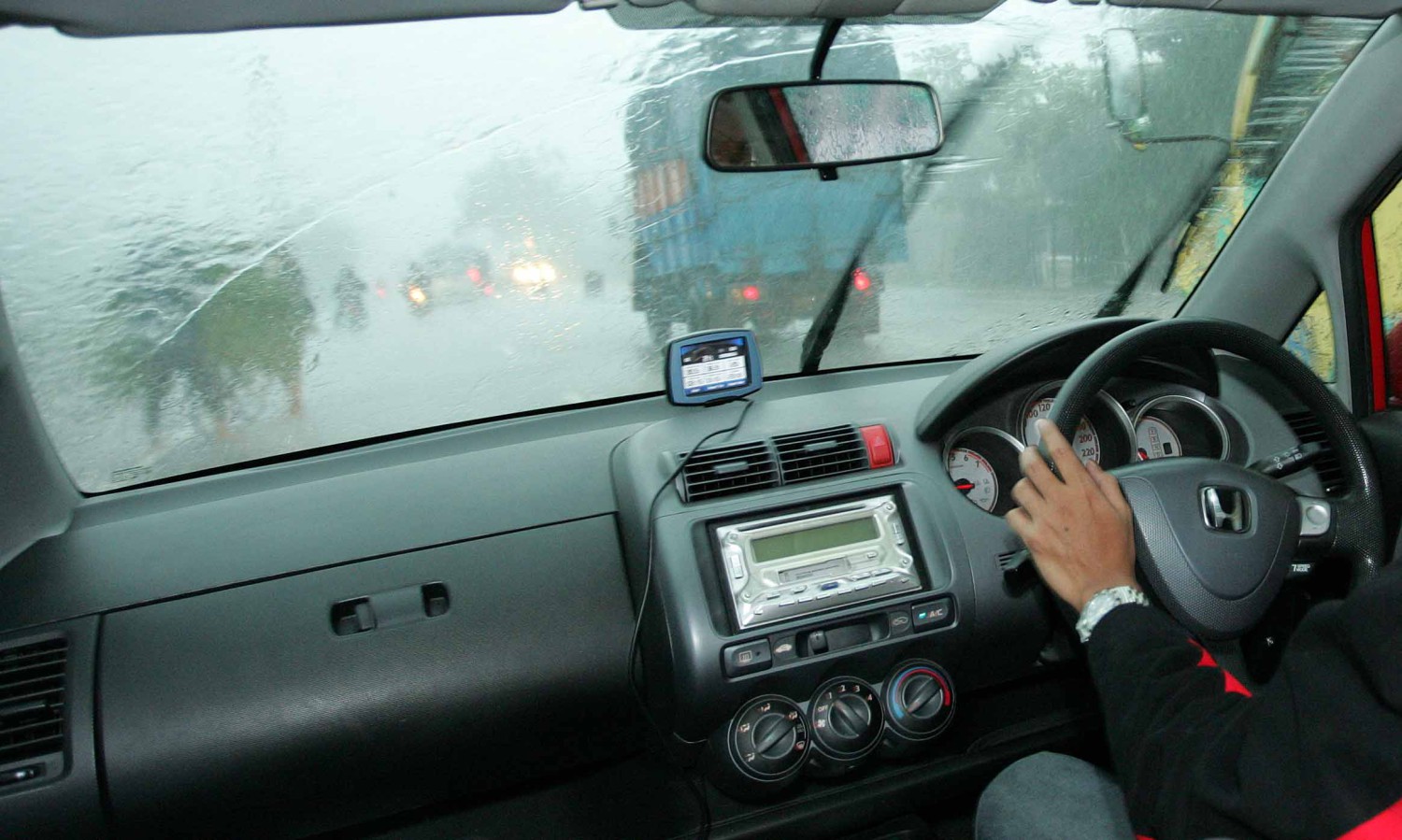 Musim Hujan, Ini Tiga Komponen Mobil Bekas Yang Gampang Berkarat