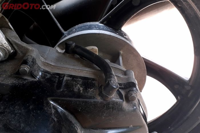 Jangan Biarkan Slang Kecil Ini Rusak, Bikin Oli Gardan Motor Matic Kalian Jadi Putih Susu