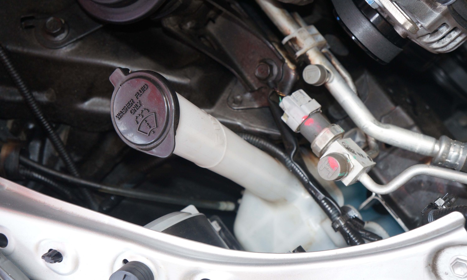 Ternyata Ini Pentingnya Selalu Mengecek  Kondisi Air Wiper Mobil Bekas