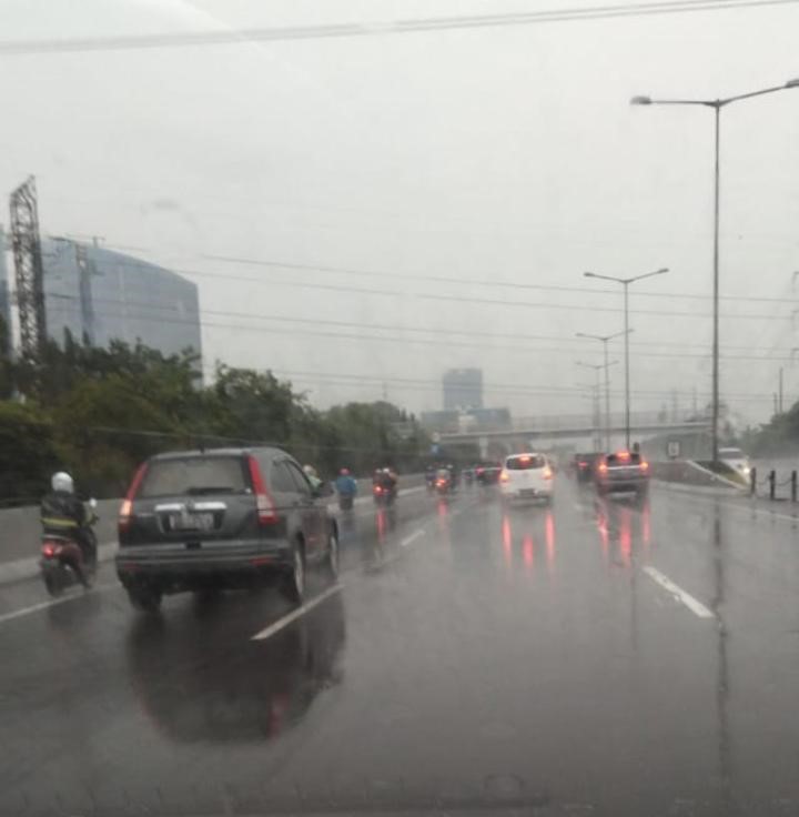 Sebelum Mudik Lebaran Kenali Penyebab Ban Mobil Bekas Pecah di Jalan