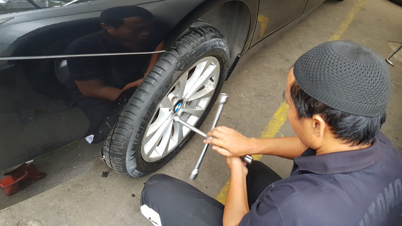 Ternyata Hal Sepele Ini Bisa Memperpendek Umur Ban Mobil Bekas Kalian