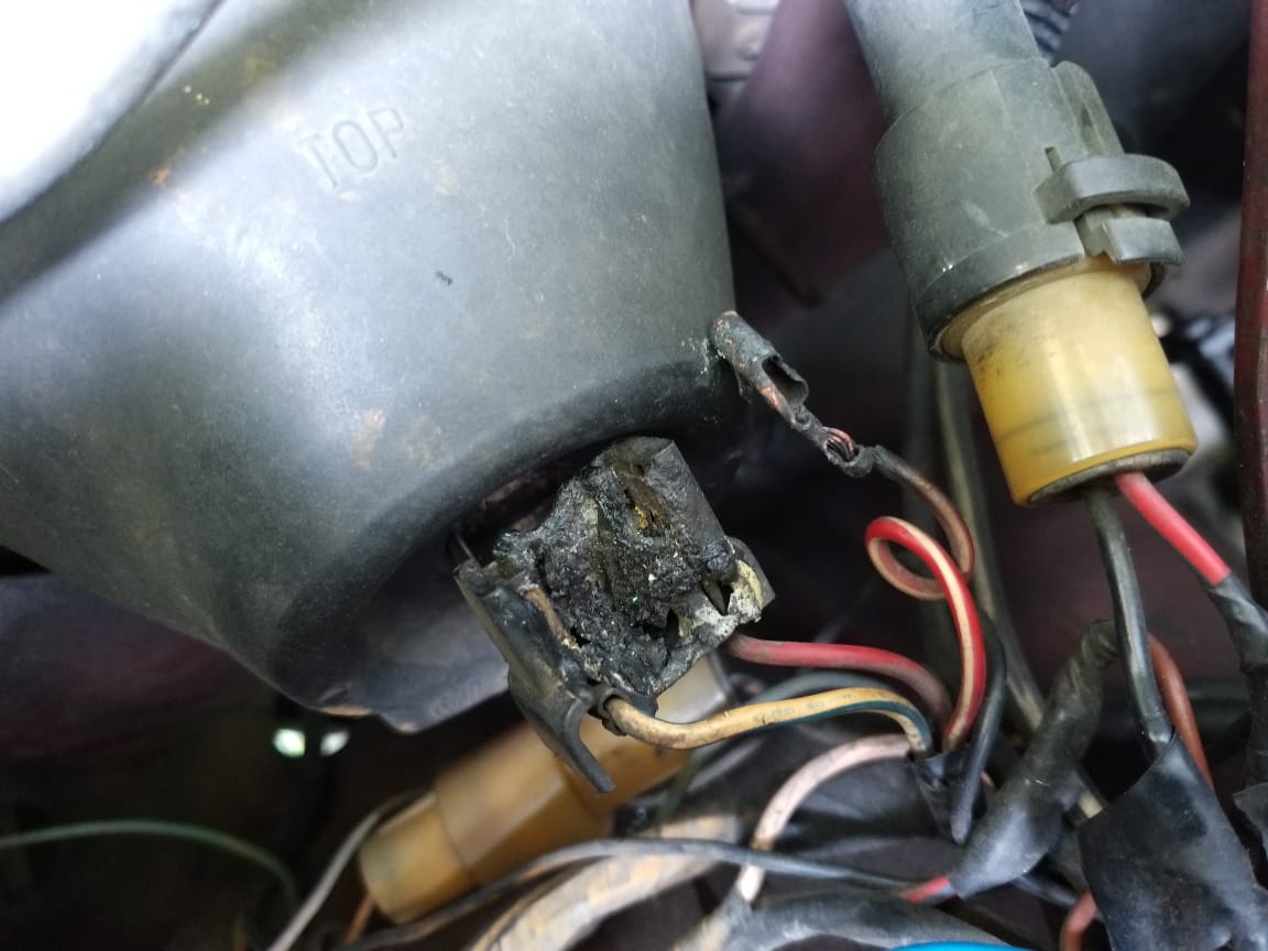 Ini Penyebab Sepele Soket Lampu Mobil Bekas Bisa Meleleh Pasca Mudik