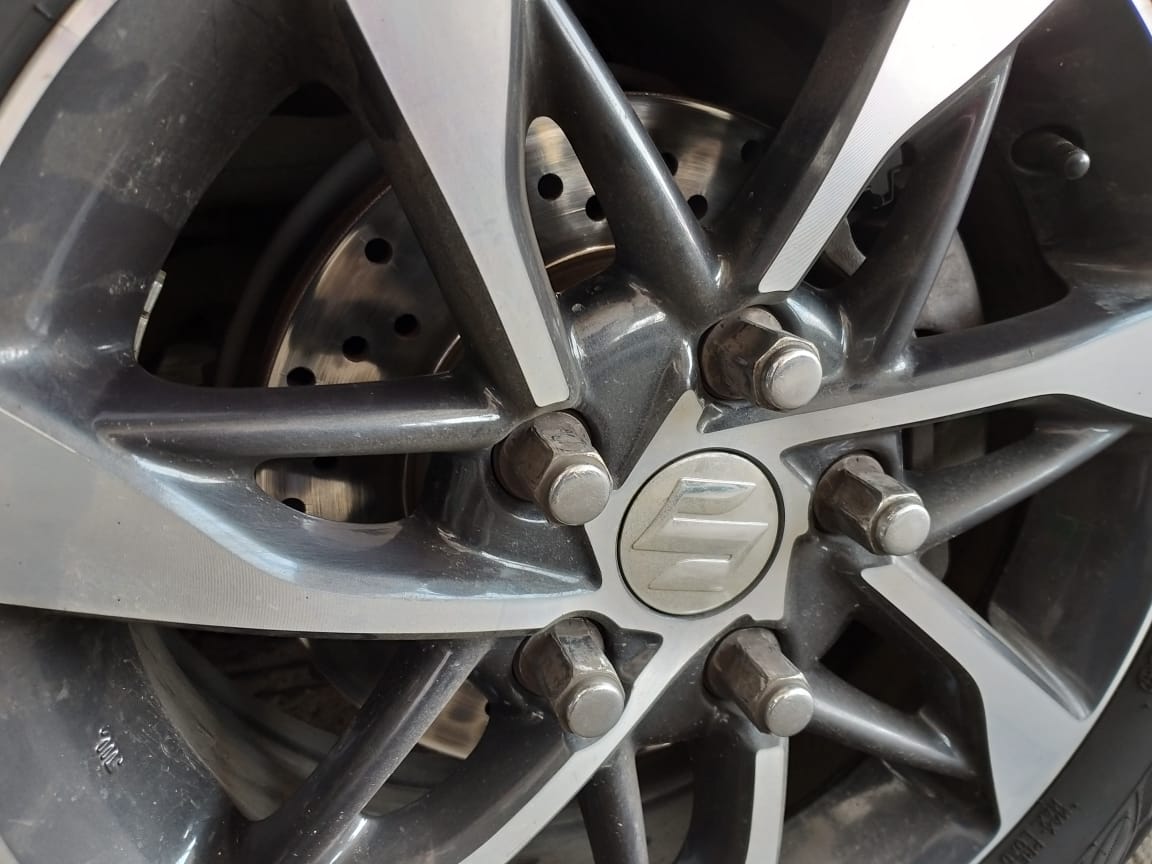 Selain Bikin Adem, Ternyata Ini Fungsi Lain Lubang di Cakram Mobil