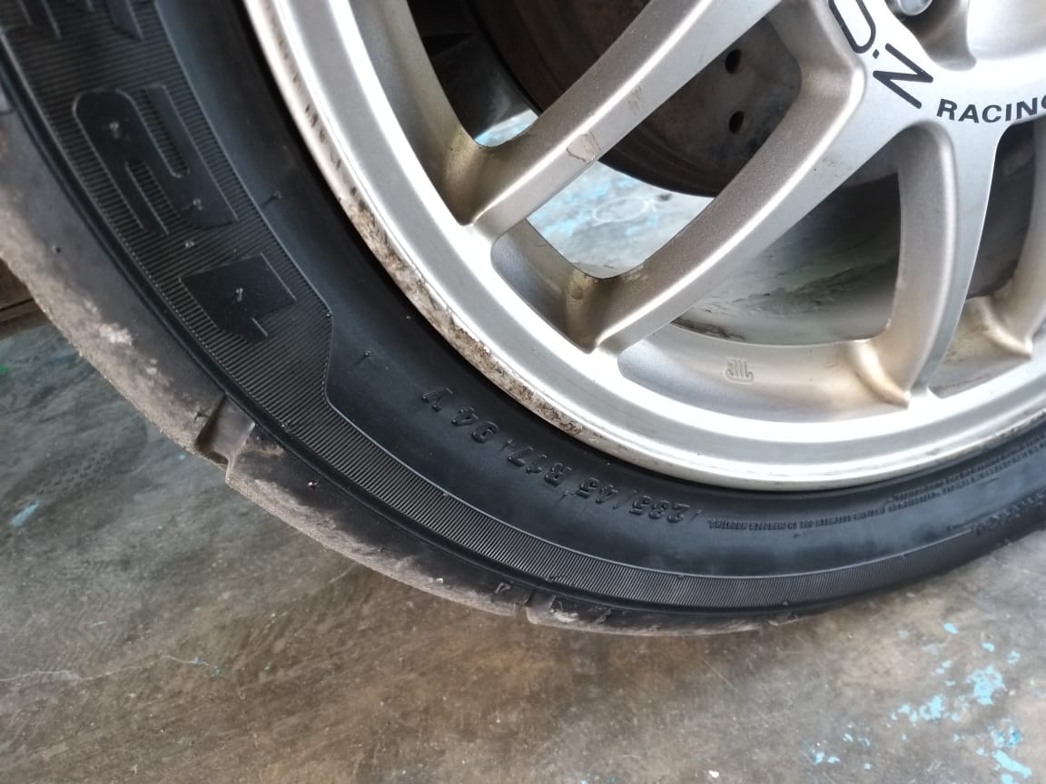 Ini Dua Trik Mudah Cegah Masalah Flat Spot Pada Ban Mobil Bekas