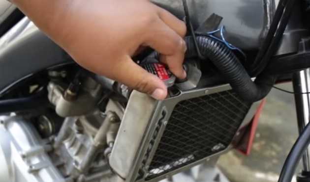 Ini Sebabnya Kenapa Mesin Motor Sering Overheat Meskipun Coolant Sudah Diganti