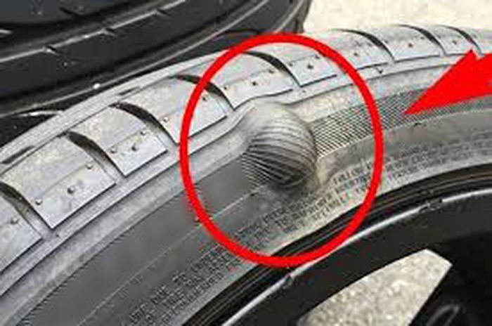 Ternyata Ban Motor Bekas Benjol Bisa Karena Kebiasaan Jelek Ini