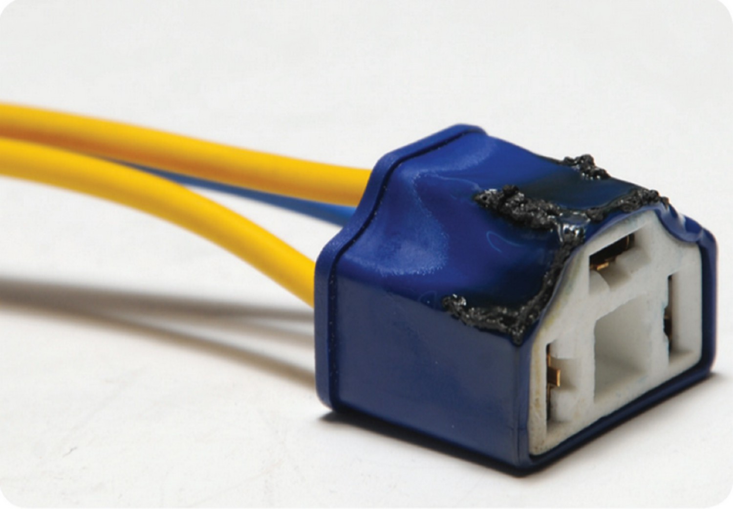 Soket Lampu Mobil Meleleh, Penyebabnya Bisa Karena Sepele hal ini