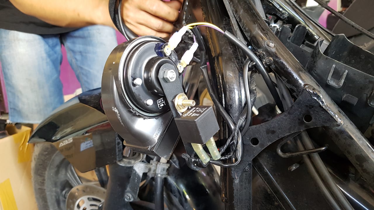 Pasang Klakson Aftermarket Mobil Wajib Pakai Relay, Ini Alasannya