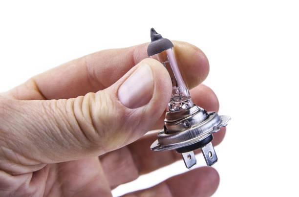 Ini Alasannya Kenapa Kaca Lampu Bohlam di Motor Bekas Jangan Dipegang