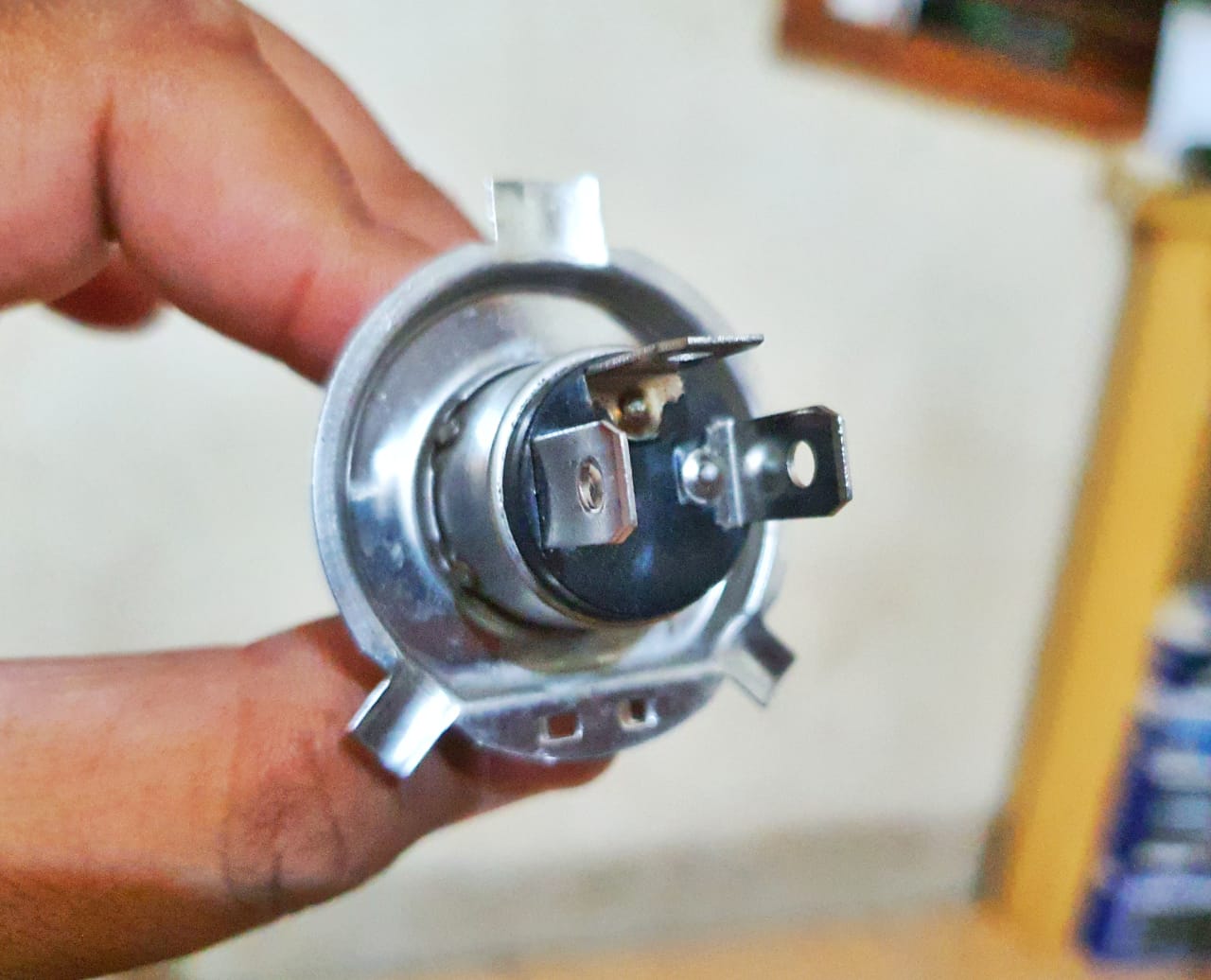 Ternyata Ini Dua Penyebab Soket Lampu Mobil Bekas Sering Meleleh