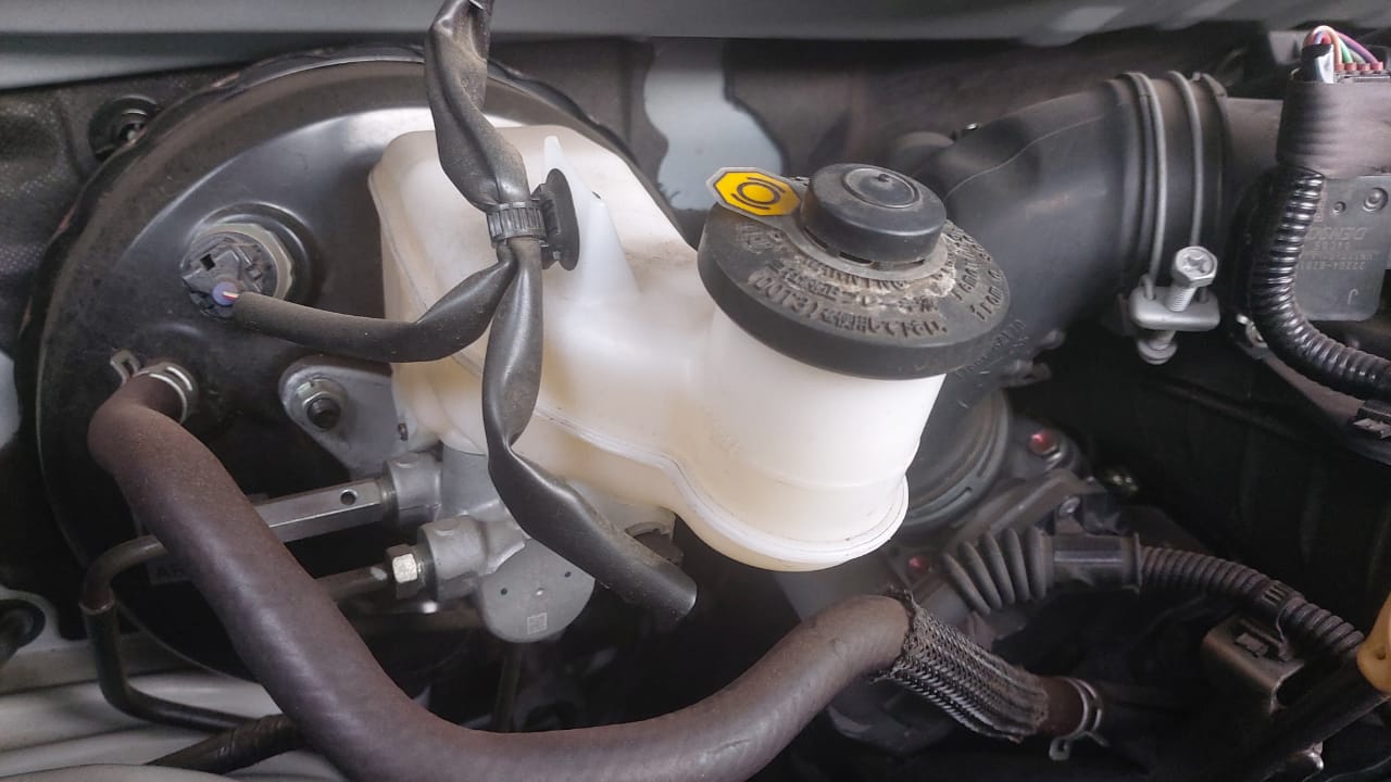 Harus Tahu, Begini Ciri-ciri Slang Rem Mobil Bekas Wajib Diganti