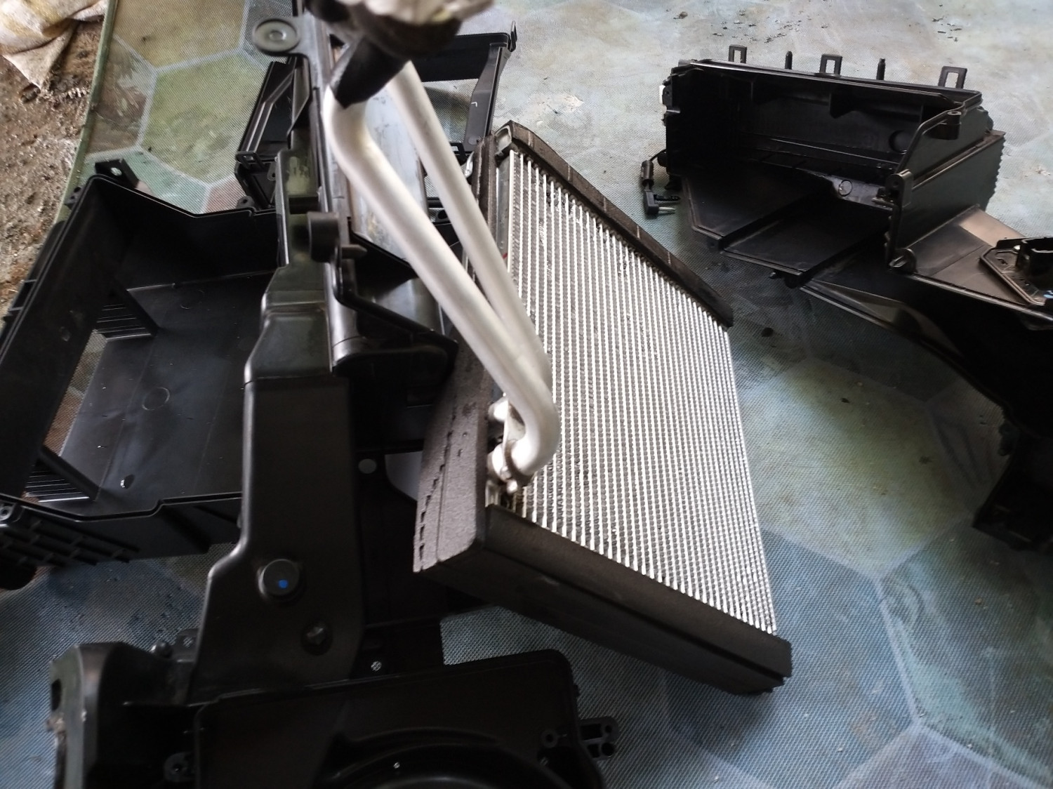Harus Tahu, Jarang Lakukan Hal Sepele Ini Bikin Evaporator AC Mobil Bocor