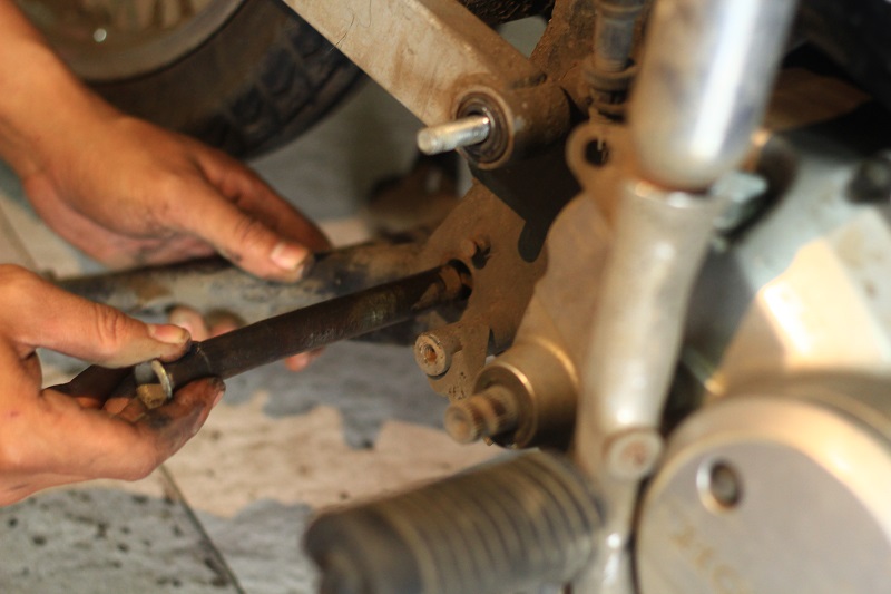 Tiga Biang Keladi Penyebab Standar Tengah Motor Bekas Jadi Oblak