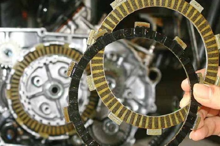 Empat Efek Samping Kampas Kopling Motor Bekas Gosong Dipakai Terus