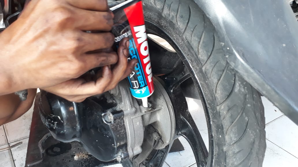 Jangan Tunggu Rusak, Ini Jadwal Ganti Oli Gardan Motor Matic Yang Tepat