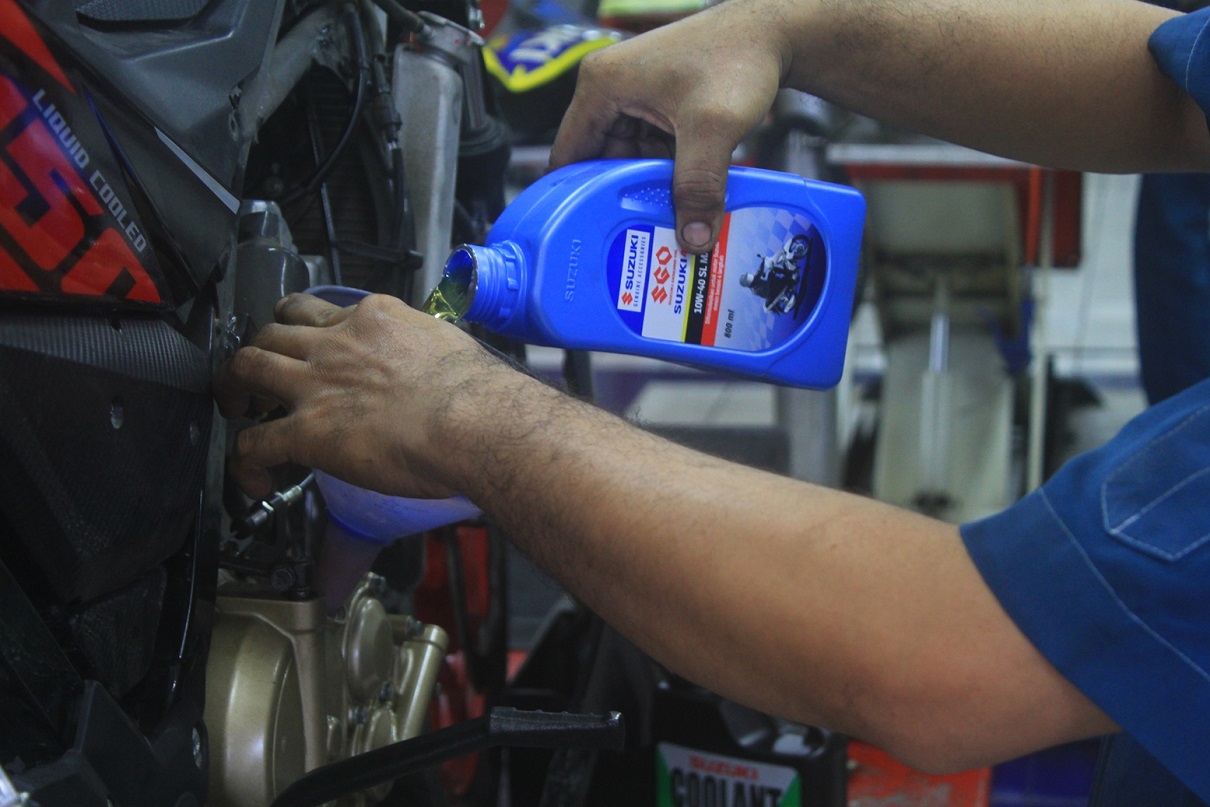Begini Cara Mengatasi Air Radiator Yang Bercampur Dengan Oli Mesin Motor