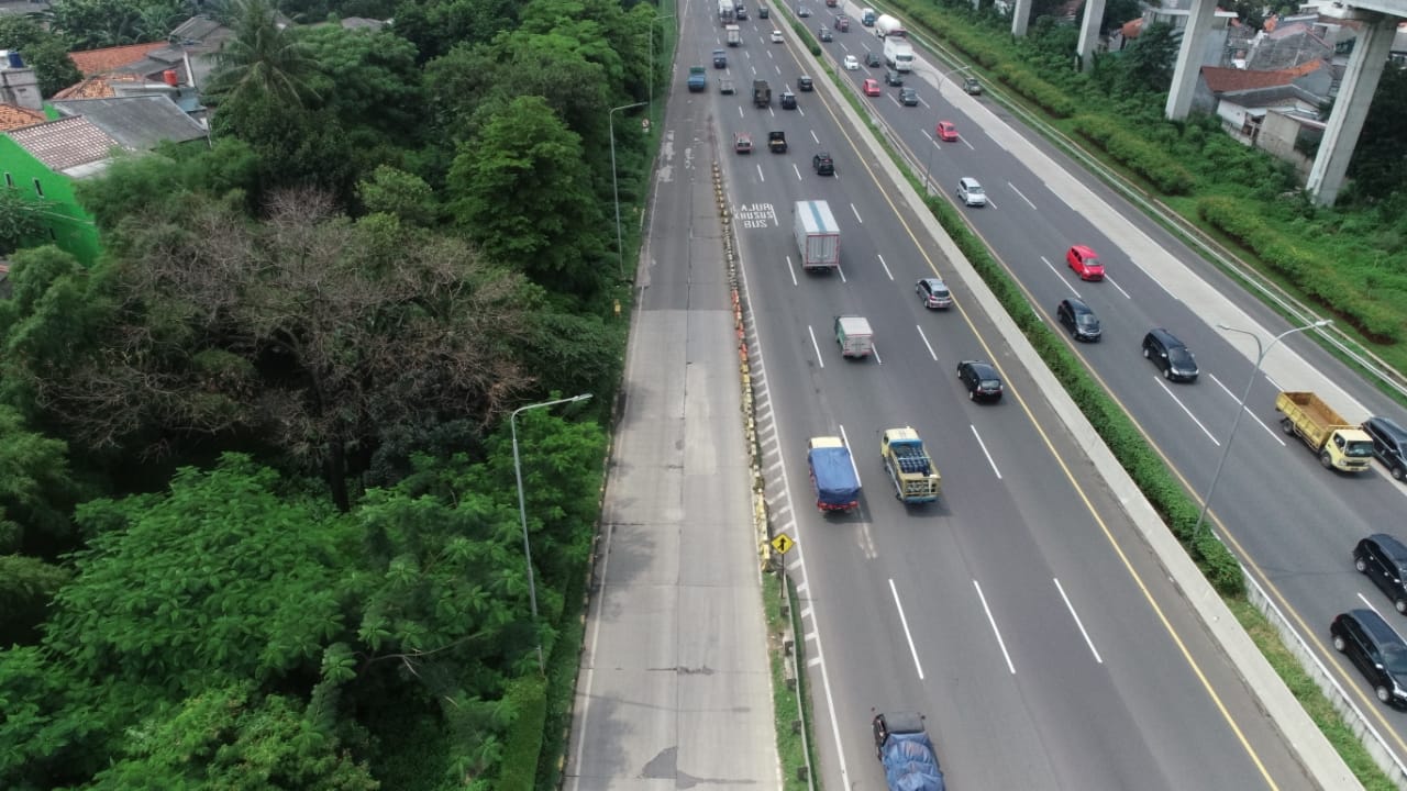 Jangan Egois, Melaju Kayak Keong di Jalan Tol Bisa Picu Phantom Traffic