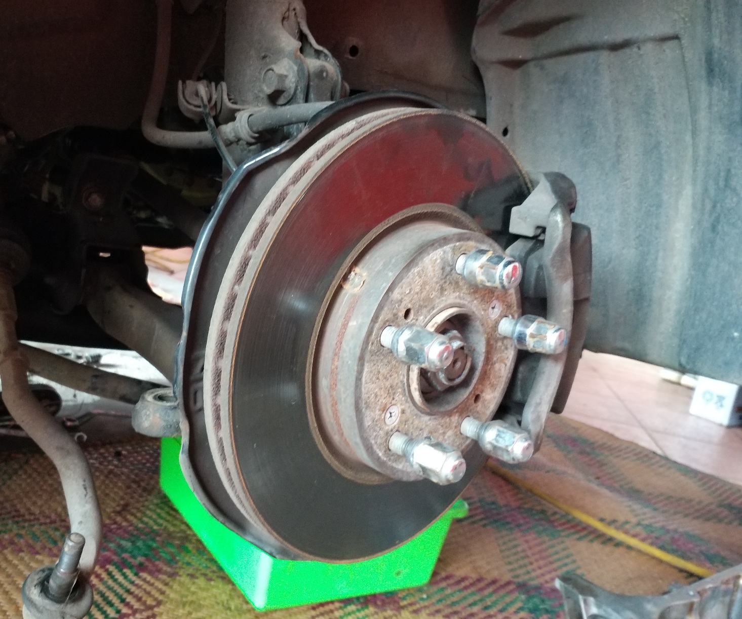 Bikin Was-was, Ini Penyebab Rem Mobil Getar Saat Pedal Diinjak