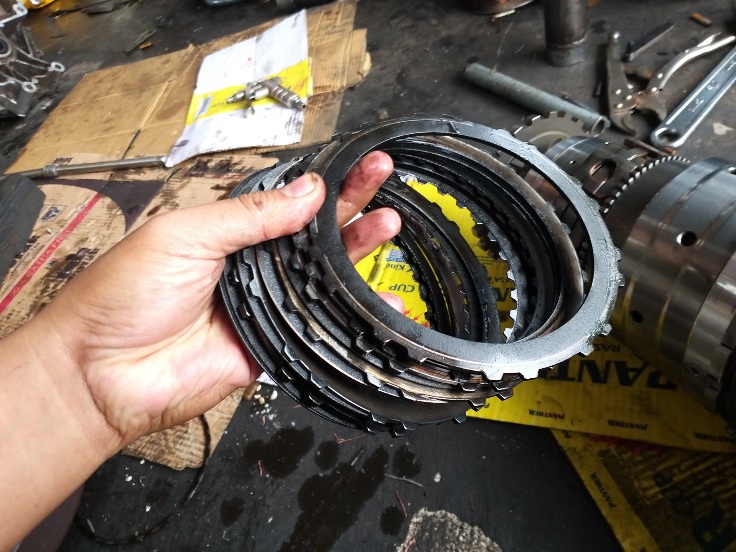 Ini Ciri-ciri Kampas Kopling Mobil Bekas Transmisi Matik Mulai Habis