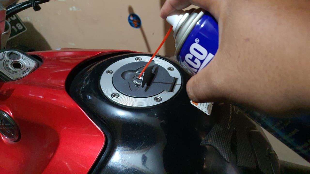 Ini Sebabnya Kunci Kontak dan Tangki Bensin Motor Bekas Seret Di Musim Hujan