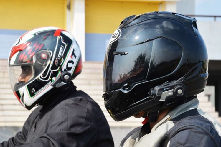 Intercom Helm Terbaru Pakai Teknologi Hybrid Mesh, Ini Kelebihannya