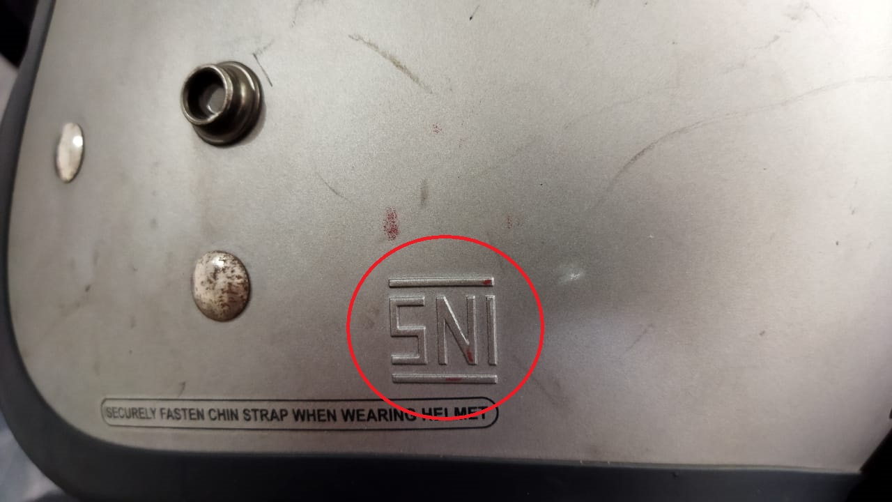 Ketahuan Polisi Urusannya Panjang, Ini Dasar Hukum Helm Wajib SNI