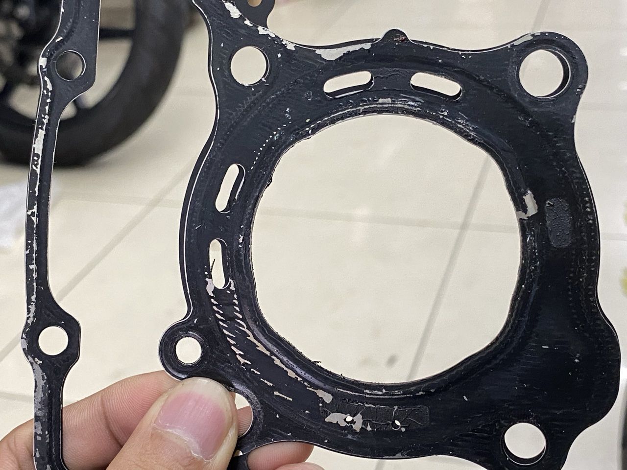 Hati-hati, Dua Penyebab Ini Bikin Oli Mesin Motor Bercampur Air Radiator