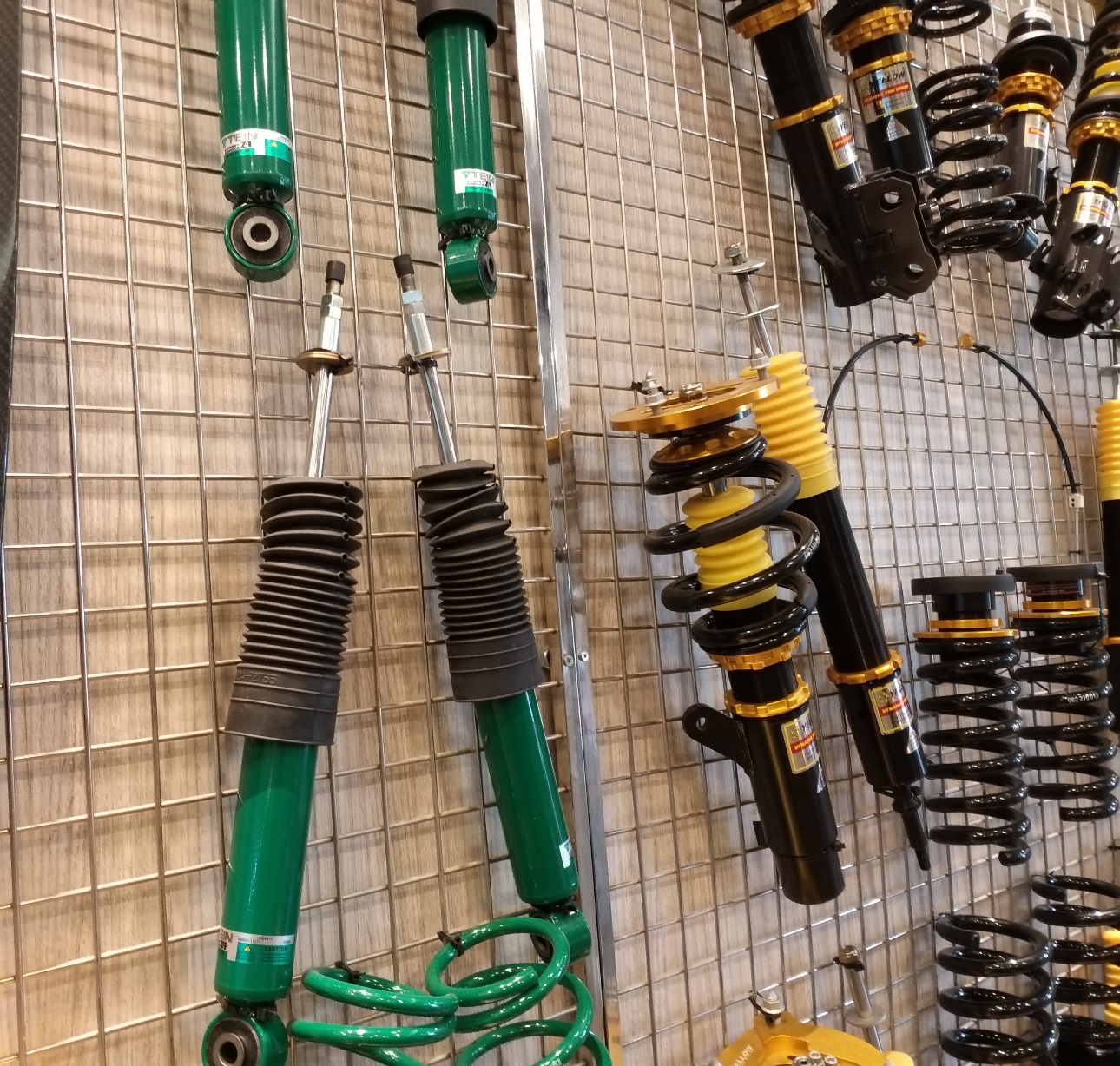 Sokbreker Mobil Rusak Harus Diganti Sepasang, Ini Penjelasannya