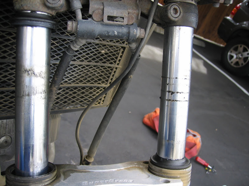 Sokbreker Depan Motor Rawan Bocor di Musim Hujan, Ini Penyebabnya!