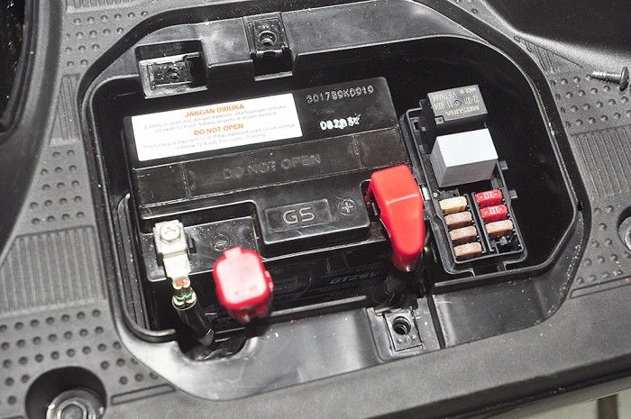 Sudah Tahu Belum, Ini Gunanya ﻿﻿Cover Tambahan di Aki Motor Matic