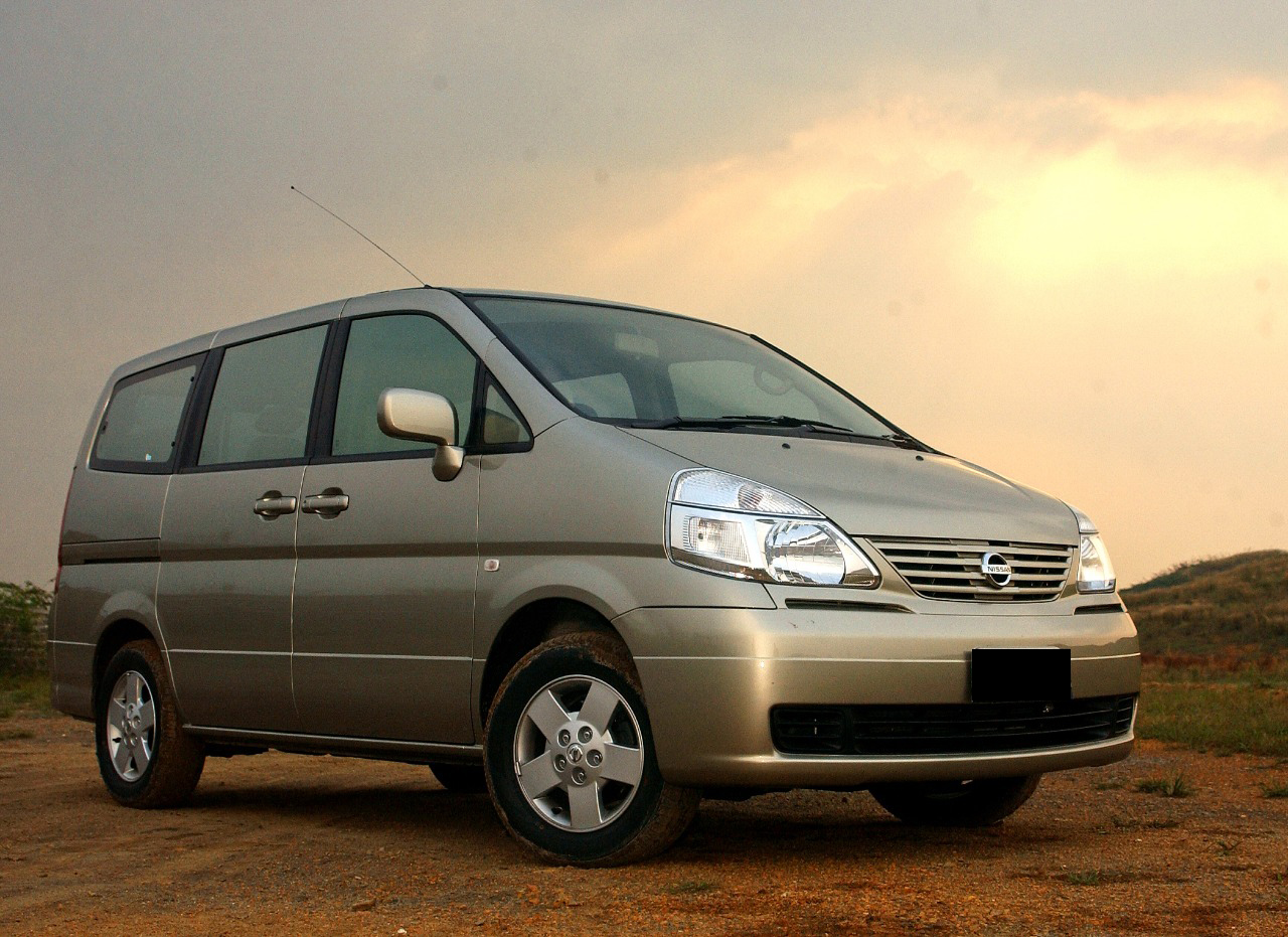 Harga Mobil Bekas Nissan Serena C24 2004, Murah Meriah Siap Liburan Akhir Tahun
