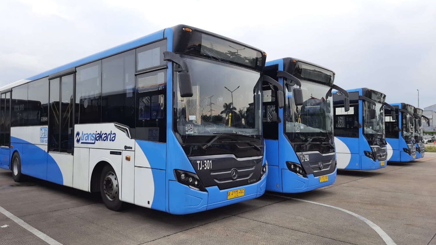 Tak Perlu Turun Halte, Transjakarta Perbolehkan Buka Puasa di Bus