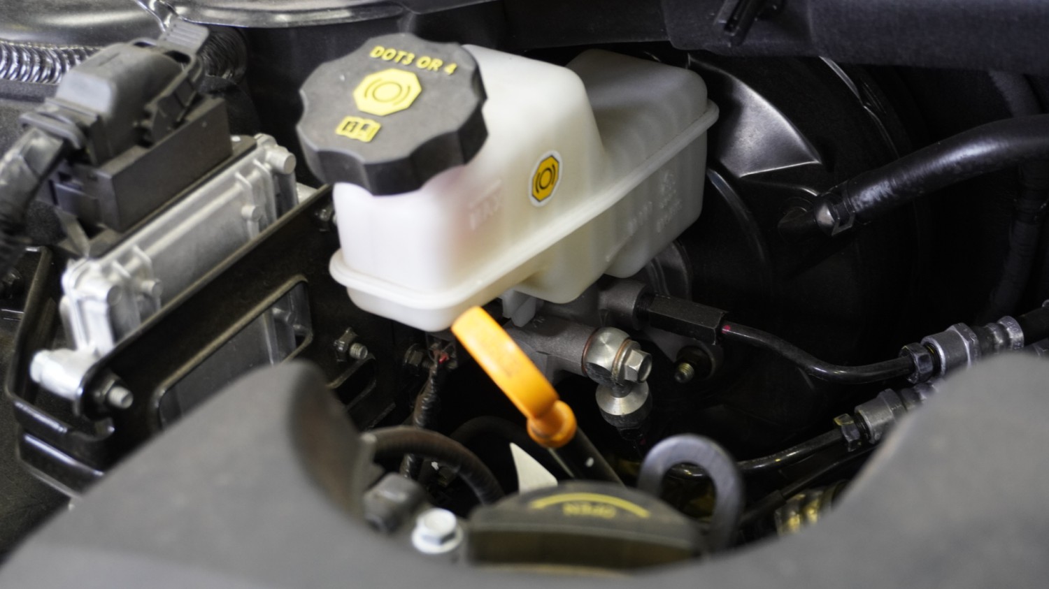 Bahaya Mengintai Jika Minyak Rem Mobil Dibiarkan Keruh, Ini Alasannya